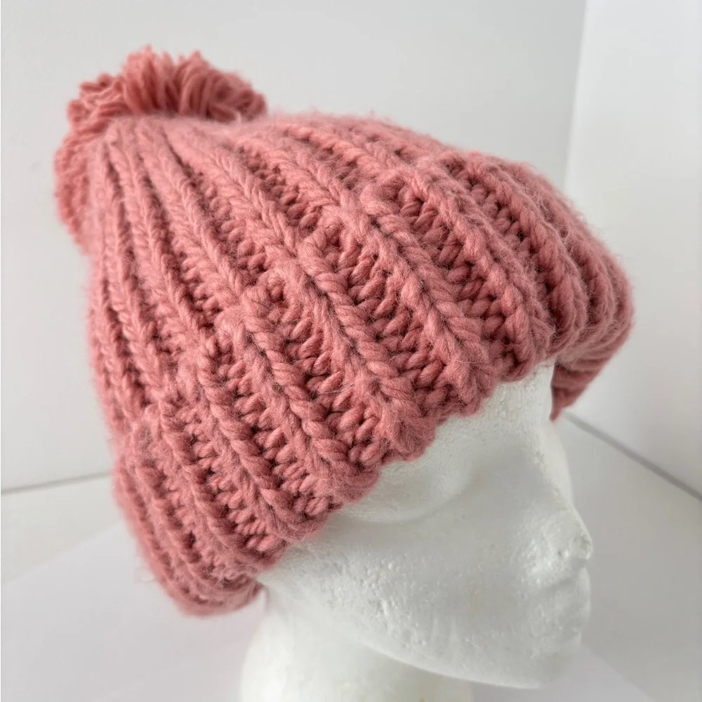 Urban Outfitters Beanie Hat Ribbed Knit Chunky Large Pom-Pom Pink Winer Cap Ski